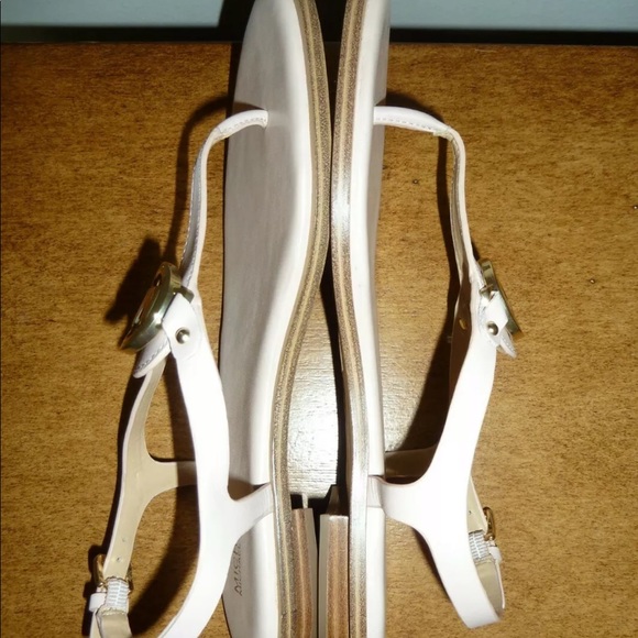 MICHAEL Michael Kors Lee Leather Flat Thong Sandal - Picture 4 of 5